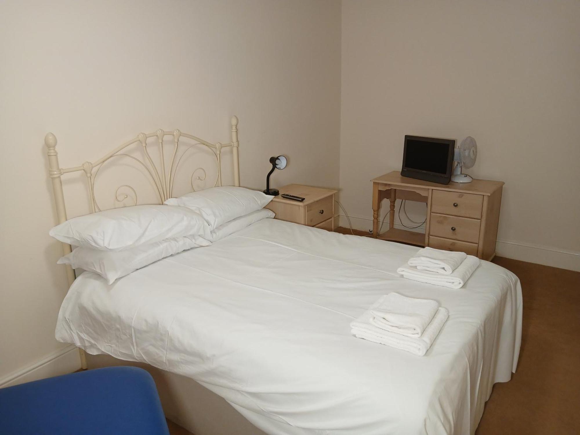Pay2Stay Честер Номер фото